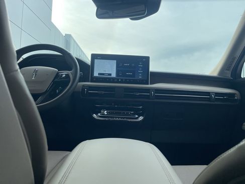 Used 2023 Lincoln Corsair Reserve w/ Rear Removable Package Tray image 24