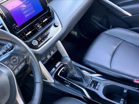 Used 2025 Toyota Corolla Cross XLE FWD image 16