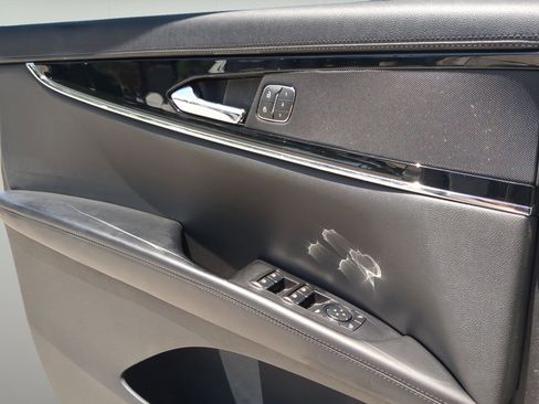Used 2022 Lincoln Nautilus FWD w/ Premium Package image 12