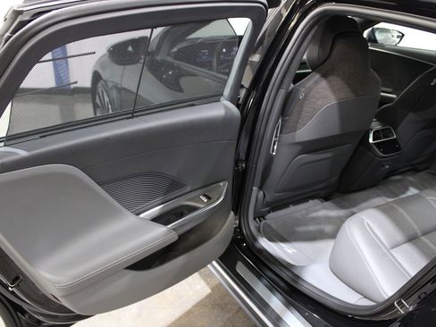 Used 2022 Lucid Air Grand Touring image 16