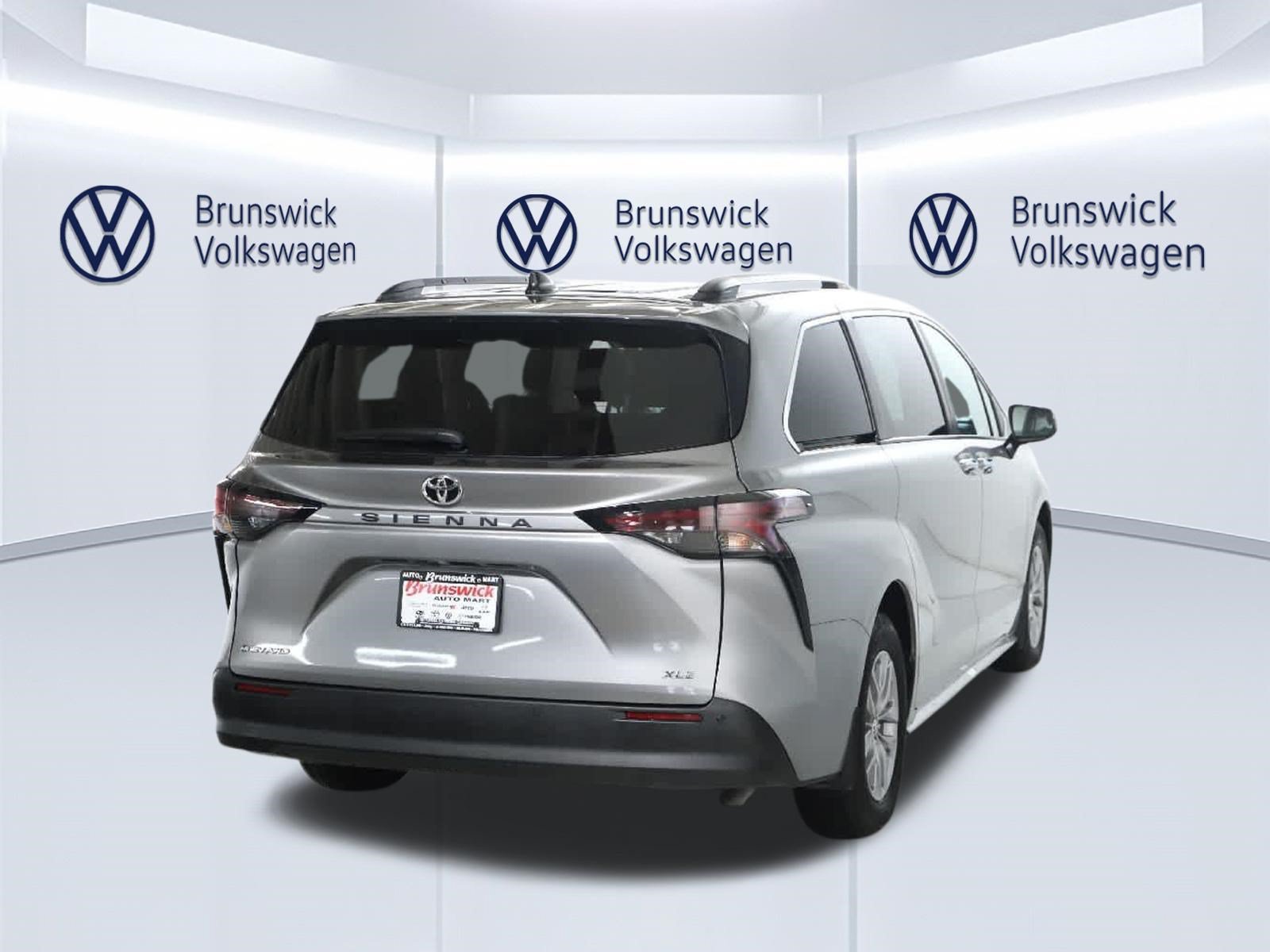 Used 2026 Toyota Sienna XLE AWD/4WD image 45