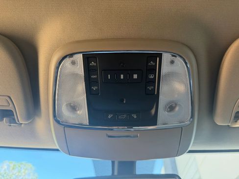 Used 2015 Jeep Grand Cherokee Overland image 39