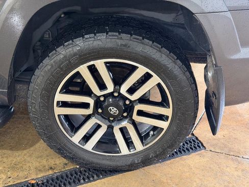 Used 2020 Toyota 4Runner Limited AWD/4WD image 7