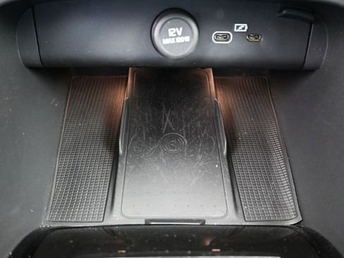 Used 2024 Volvo XC40 B5 Plus AWD/4WD image 11