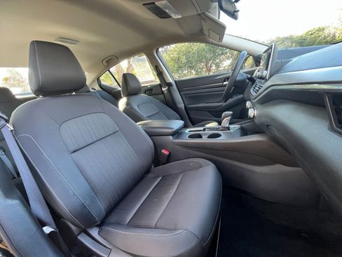 Used 2025 Nissan Altima 2.5 SV image 35