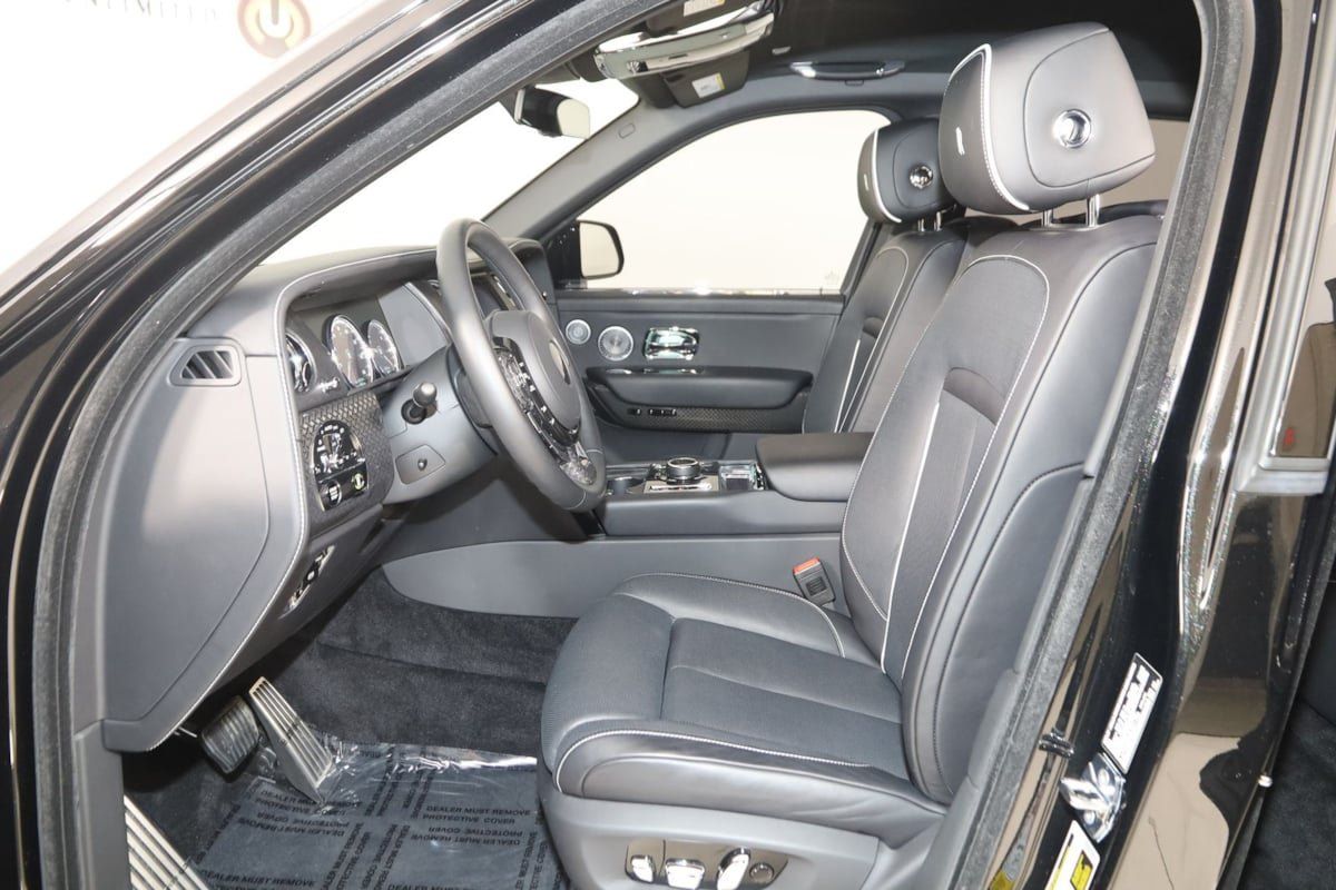 Used 2024 Rolls-Royce Cullinan Black Badge AWD/4WD image 13