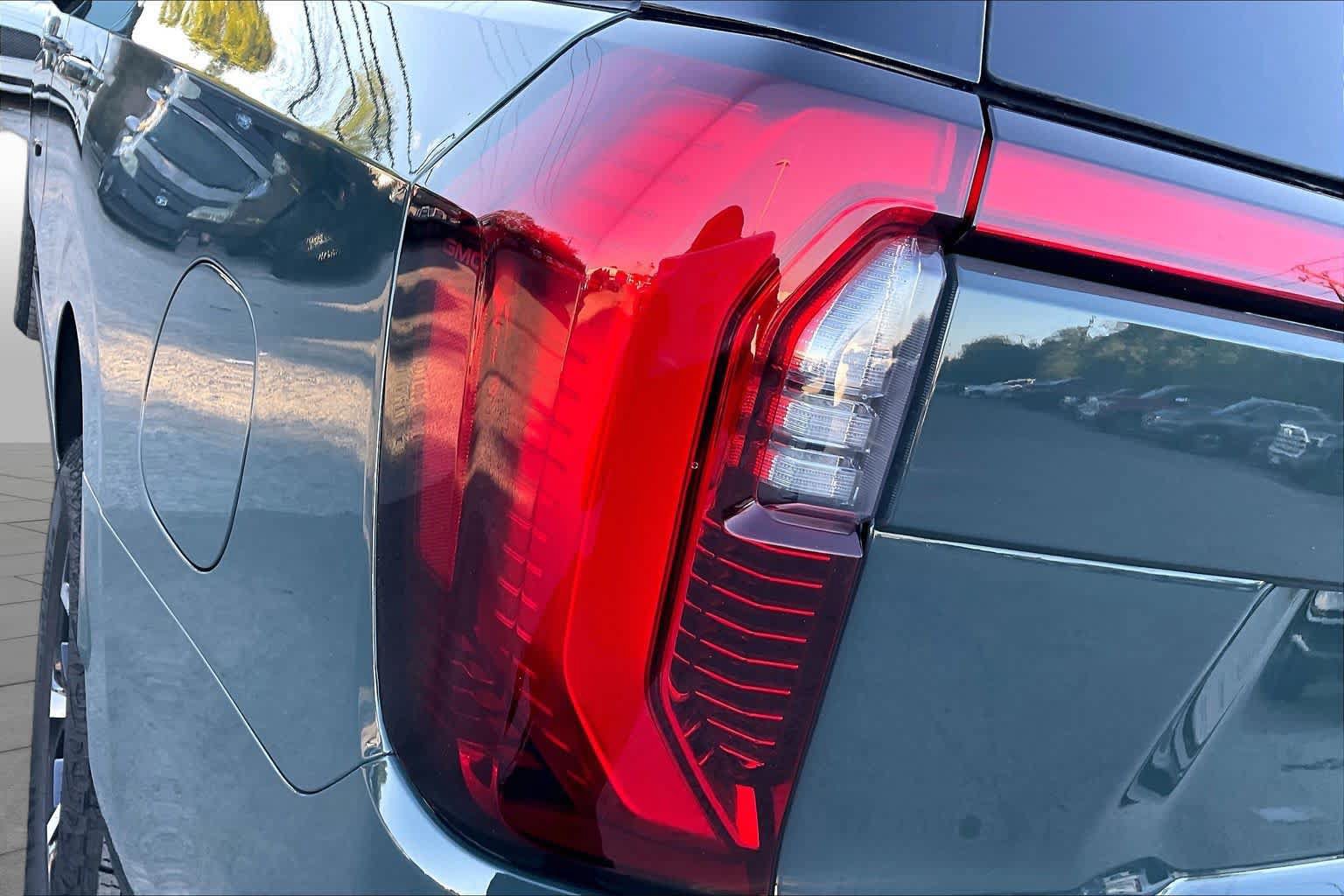Used 2026 GMC Yukon XL AT4 w/ AT4 Premium Package AWD/4WD image 28