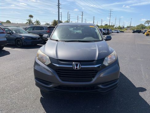 Used 2018 Honda HR-V LX image 2