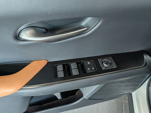 Used 2020 Lexus UX 250h w/ Premium Package image 16