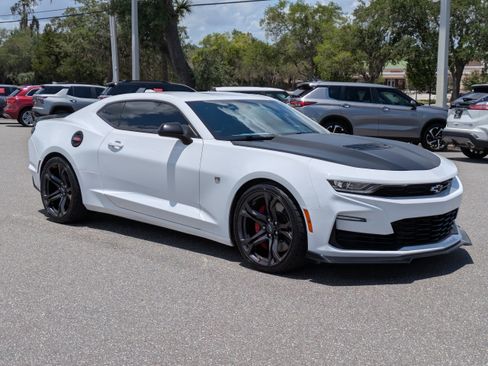 Used 2020 Chevrolet Camaro SS RWD image 1
