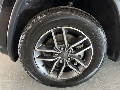 Used 2021 Jeep Grand Cherokee Limited AWD/4WD image 5