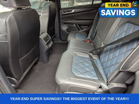 Used 2025 Volkswagen Atlas Cross Sport SEL Premium R-Line image 17