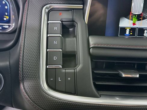 Used 2022 Chevrolet Suburban RST w/ Luxury Package AWD/4WD image 10