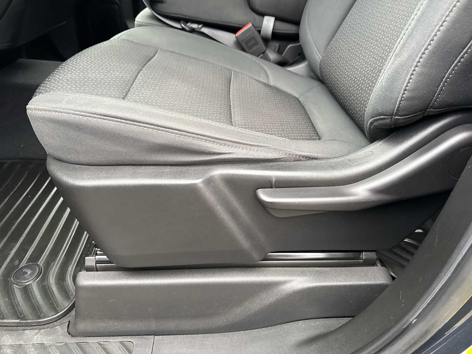 Used 2019 Chevrolet Silverado 1500 Custom w/ Custom Value Package AWD/4WD image 18