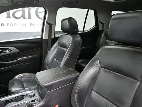 Used 2020 Chevrolet Traverse LT w/ LT Premium Package image 16