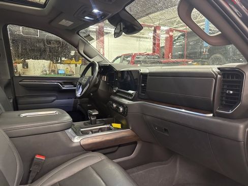 Used 2022 GMC Sierra 1500 SLT w/ SLT Premium Plus Package image 7