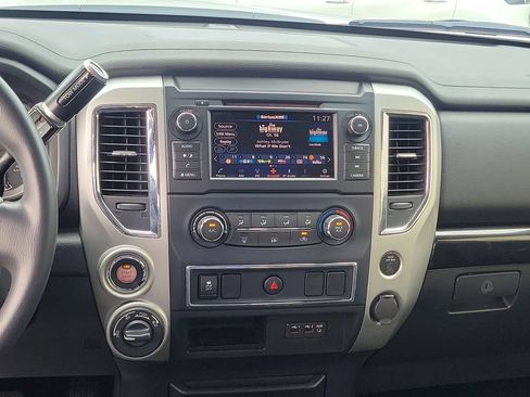 Used 2019 Nissan Titan SV AWD/4WD image 23