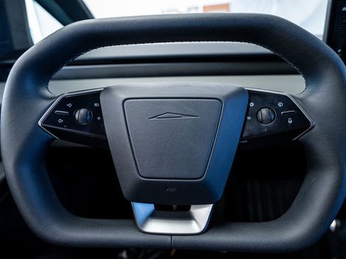 Used 2025 Tesla Cybertruck AWD Crew Cab image 31