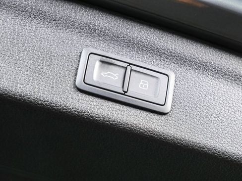 Used 2023 Audi Q3 2.0T Premium w/ Convenience Package image 27