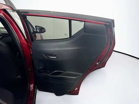 Used 2018 Toyota C-HR XLE image 26