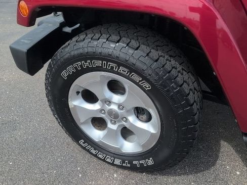 Used 2013 Jeep Wrangler Unlimited Sahara w/ Connectivity Group AWD/4WD image 13