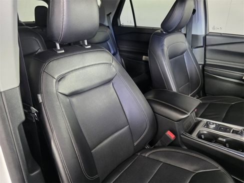 Used 2021 Ford Explorer Limited image 36
