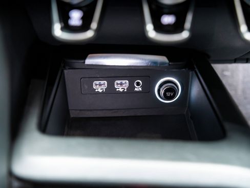 Used 2018 Audi R8 V10 w/ Premium Package image 63