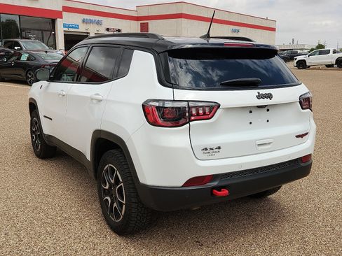 Used 2025 Jeep Compass Trailhawk AWD/4WD image 3
