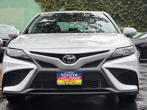 Used 2023 Toyota Camry SE image 9