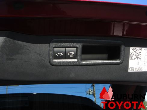 Certified 2022 Toyota Venza LE image 7