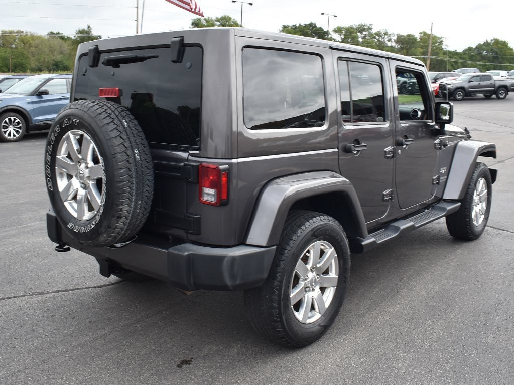 Used 2016 Jeep Wrangler Unlimited Sahara w/ Connectivity Group AWD/4WD image 13
