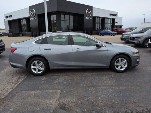 Used 2023 Chevrolet Malibu LT image 2