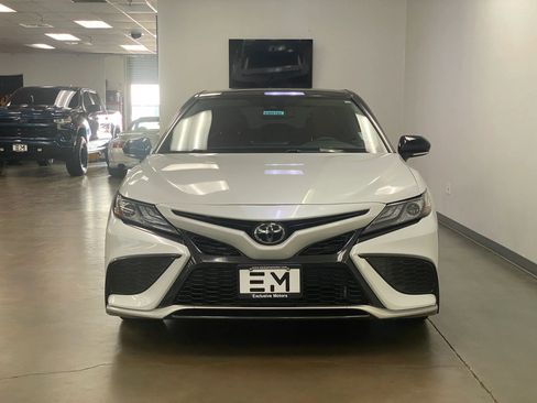 Used 2021 Toyota Camry XSE FWD image 3