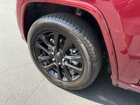 Used 2021 Jeep Grand Cherokee Laredo X AWD/4WD image 9