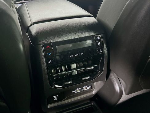 Certified 2023 Jeep Grand Cherokee L Limited w/ Black Appearance Package AWD/4WD image 36