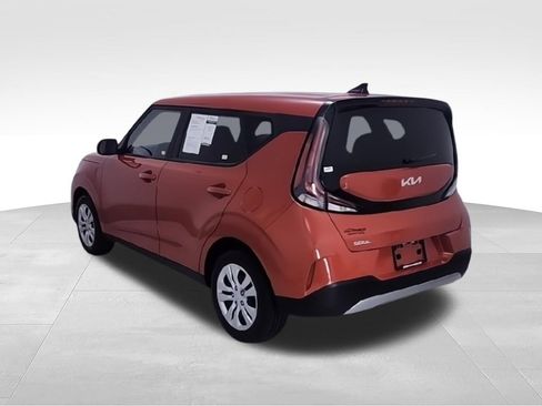 Used 2025 Kia Soul LX FWD image 9