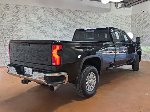 Used 2024 Chevrolet Silverado 3500 LTZ w/ LTZ Convenience Package image 9