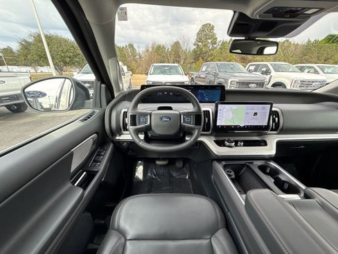 Used 2025 Ford Expedition Active image 15