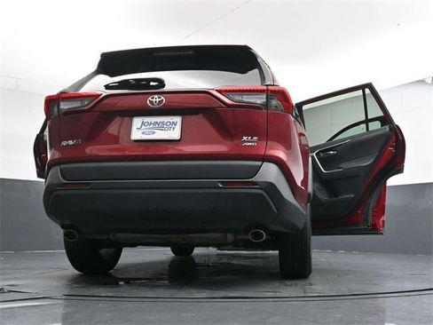 Used 2021 Toyota RAV4 XLE w/ Convenience Package image 31