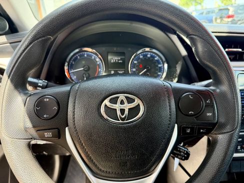 Used 2018 Toyota Corolla LE FWD image 31