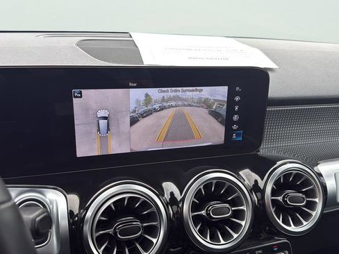 Certified 2022 Mercedes-Benz GLB 250 4MATIC image 15