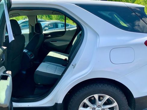 Used 2019 Chevrolet Equinox LS AWD/4WD image 23