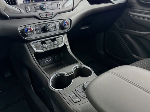 Used 2024 GMC Terrain SLE w/ Driver Convenience Package image 5