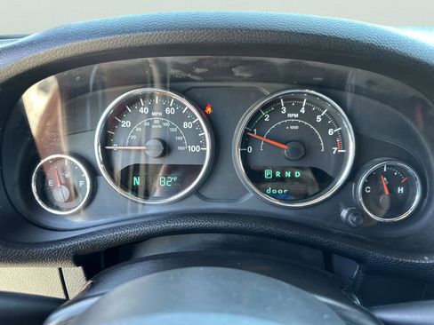Used 2015 Jeep Wrangler Sport w/ Quick Order Package 24S AWD/4WD image 18