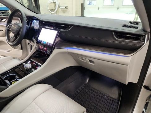 Used 2023 Jeep Grand Cherokee Overland w/ Luxury Tech Group IV image 40