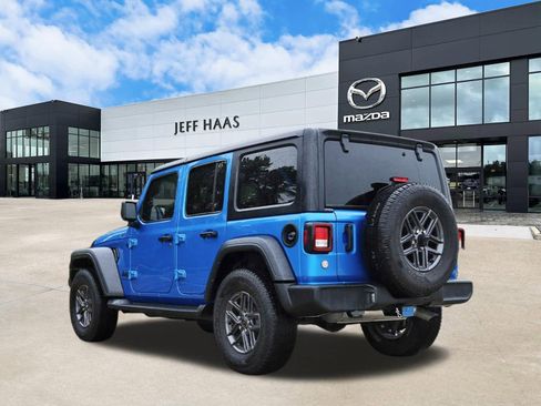 Used 2025 Jeep Wrangler Unlimited Sport AWD/4WD image 2
