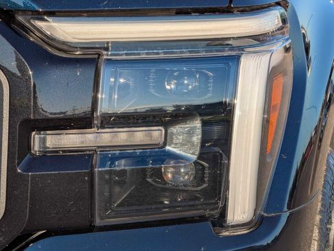 Used 2025 Ford F150 Lariat AWD/4WD image 10