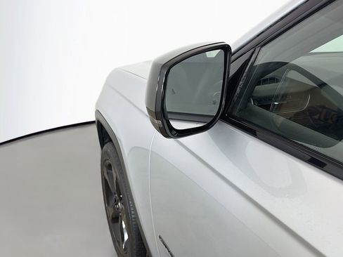 Used 2023 Jeep Grand Cherokee L Laredo image 27