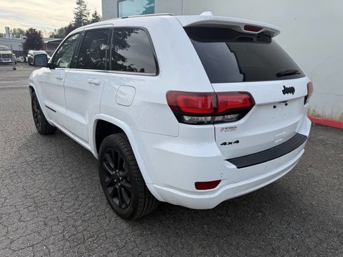 Used 2018 Jeep Grand Cherokee Altitude AWD/4WD image 6