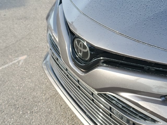 Used 2018 Toyota Camry XLE FWD image 9
